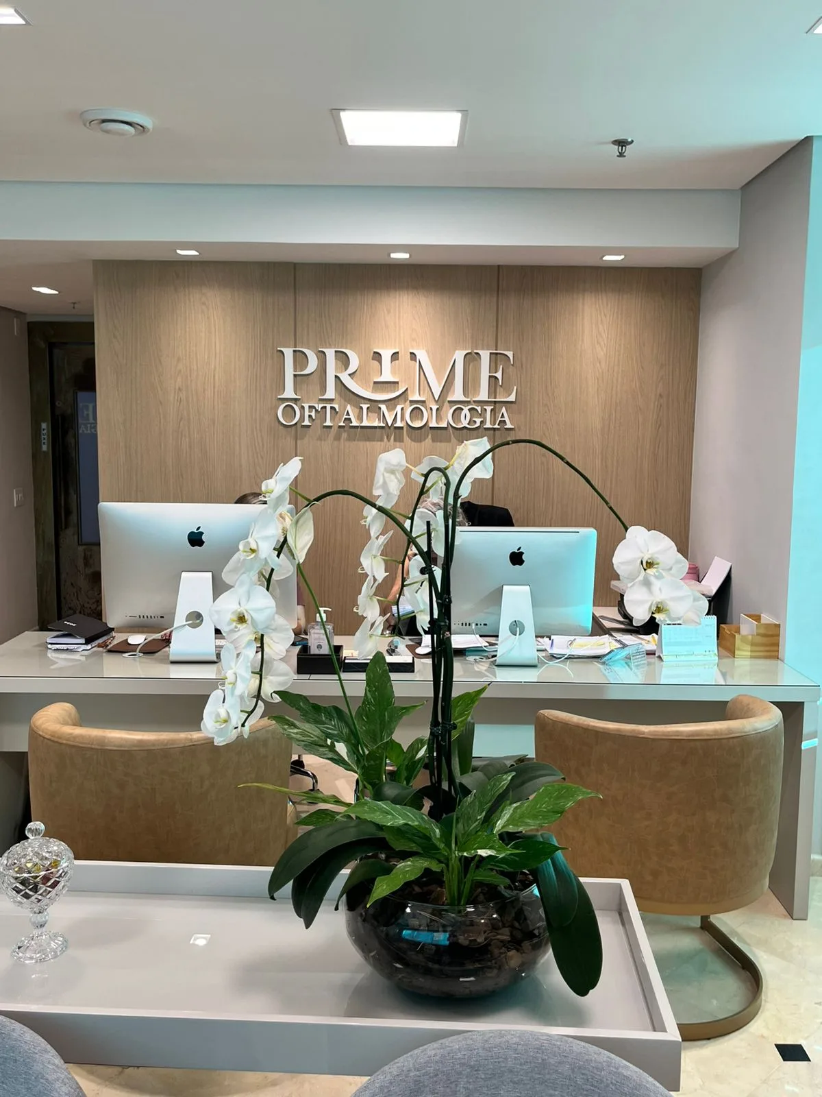 Recepção da clínica Ana Scoralick Plástica Ocular em São Paulo
